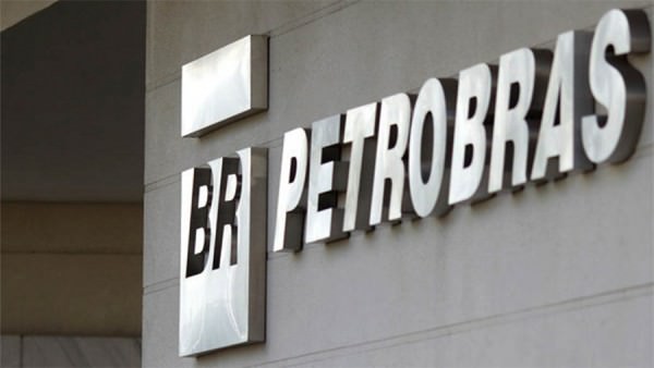 No ano eleitoral, governo dispensa licitação e reforça caixa com R$ 2 bilhões da Petrobras