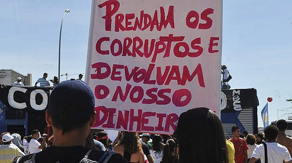 Inspirado em apelo do juiz Sérgio Moro, projeto aumenta rigor na lei contra acusados por corrupção