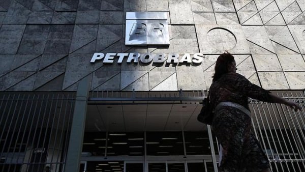 Uso político do fundo de pensão da Petrobras agrava rombo de mais de R$ 6 bi, e aposentados pagarão a conta