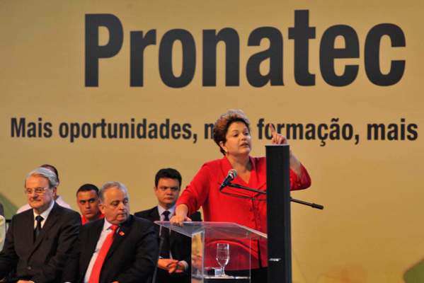 Dilma corta metade das vagas prometidas para o Pronatec, principal programa do segundo mandato