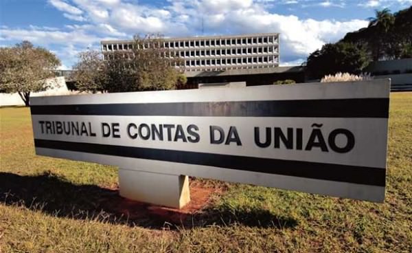 Alvaro Dias solicita inspeção do TCU em decretos irregulares assinados por Dilma e Michel Temer